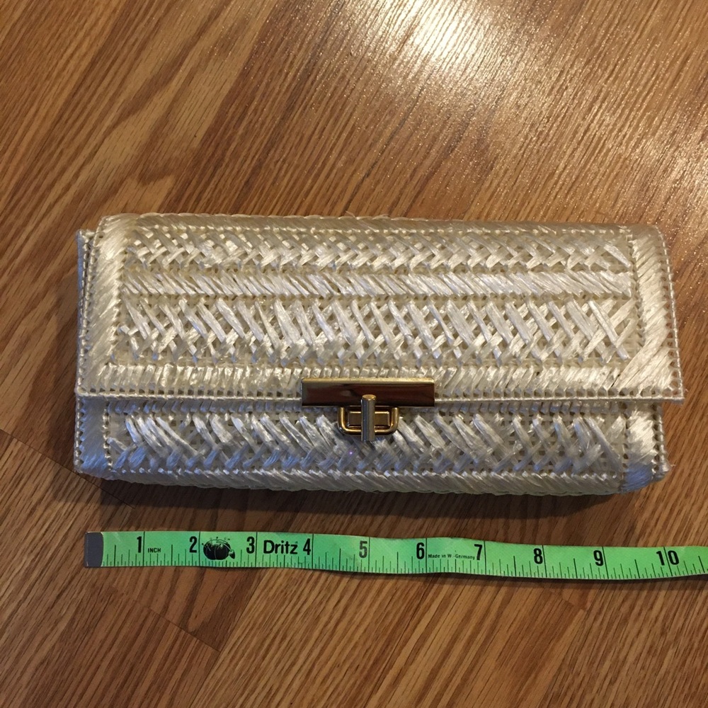VINTAGE Ivory Needlepoint Raffia Clutch